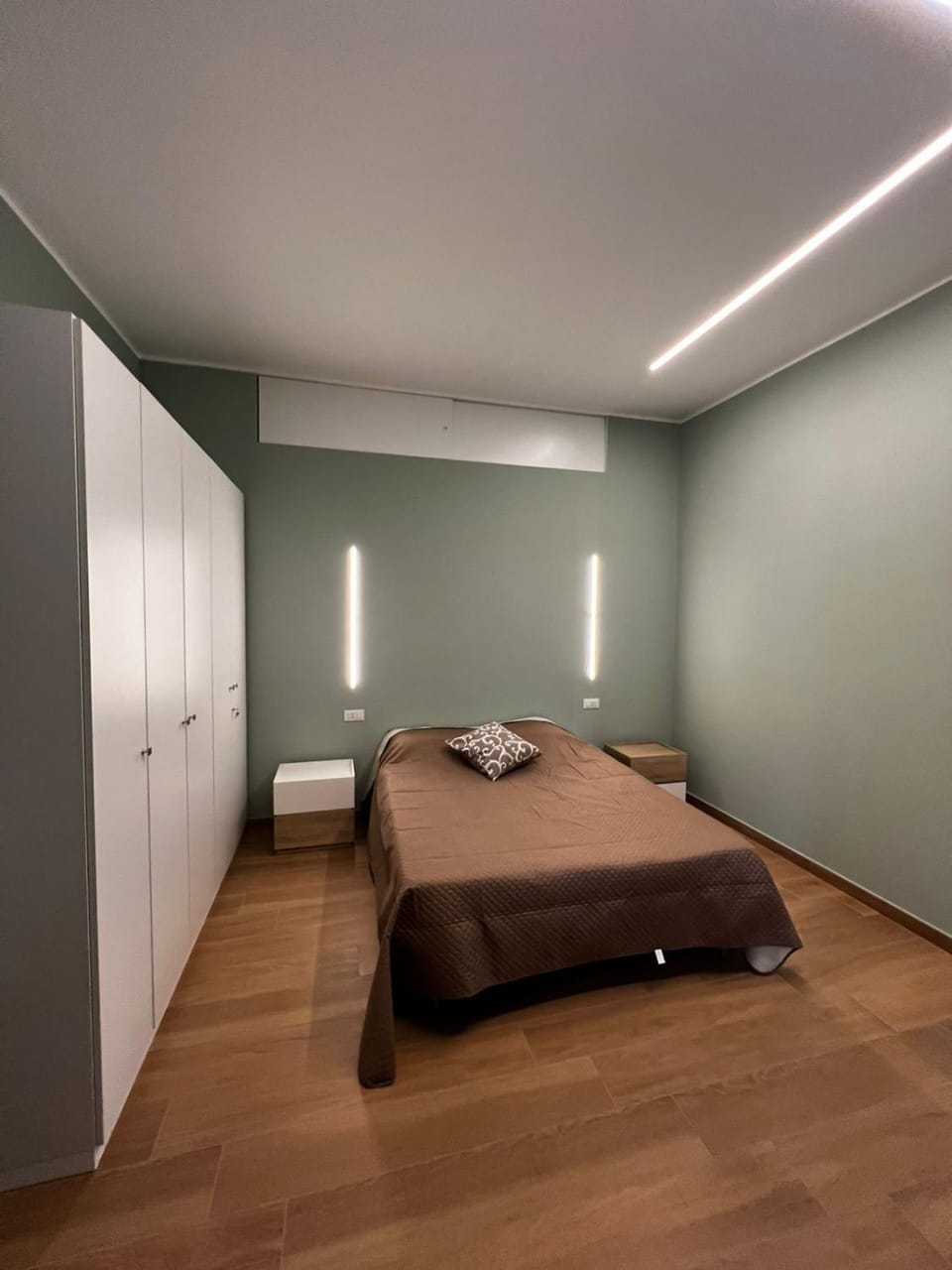 Bed, Photo of the whole room, Bedroom, towels, wardrobe