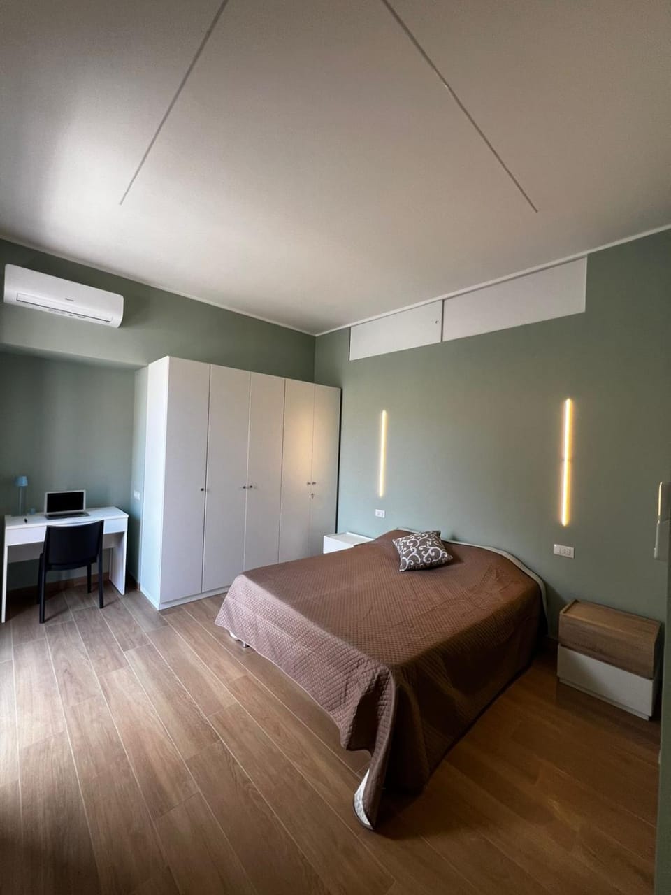 Bed, Photo of the whole room, Bedroom, towels, wardrobe, air conditioner, Internal: Not applicable to any particular room