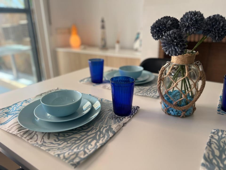 Food and drinks, Dining area, Food