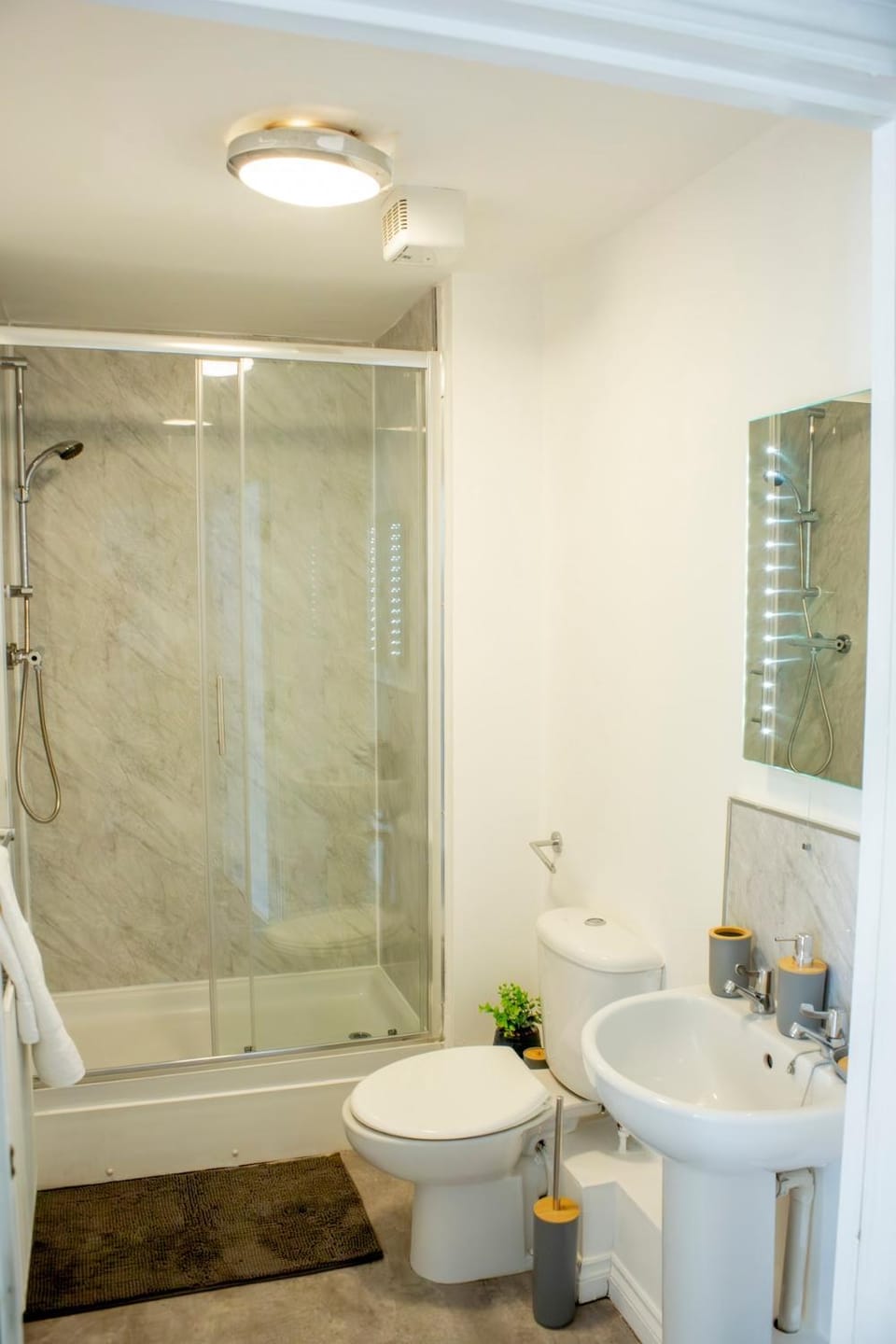 Shower, Bathroom, Bath, towels