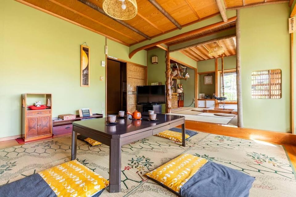 TV and multimedia, Living room, Seating area, Dining area