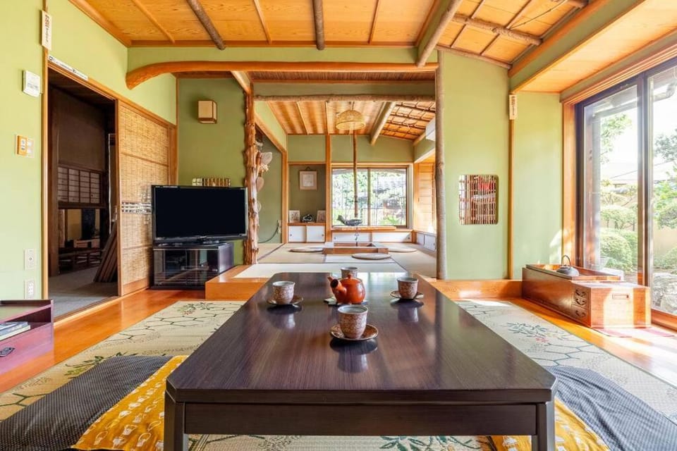 Communal lounge/ TV room, TV and multimedia, Living room, Seating area, Dining area