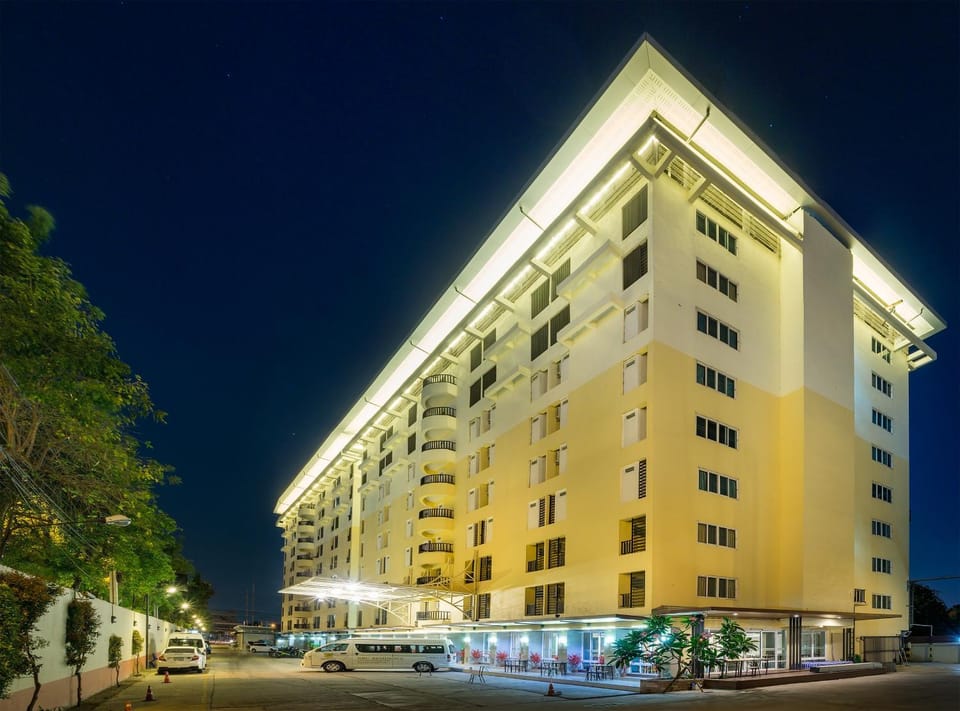 Staff, Facade/entrance, Bird's eye view, Children play ground, Nightclub / DJ, On-site shops, Lobby or reception, Lounge or bar, Aqua park, Evening entertainment, Landmark view, Street view, Meals, Lunch, Dinner, Alcoholic drinks, Location, Family