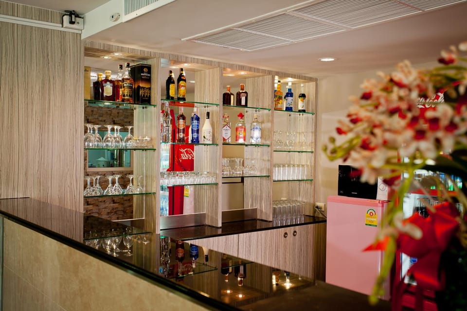 Lounge or bar, Alcoholic drinks