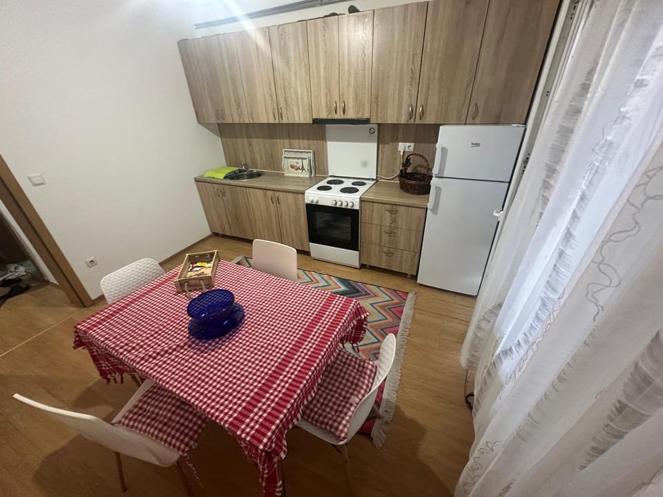 Kitchen or kitchenette, Dining area, dishwasher, minibar, pet friendly, stove, toaster