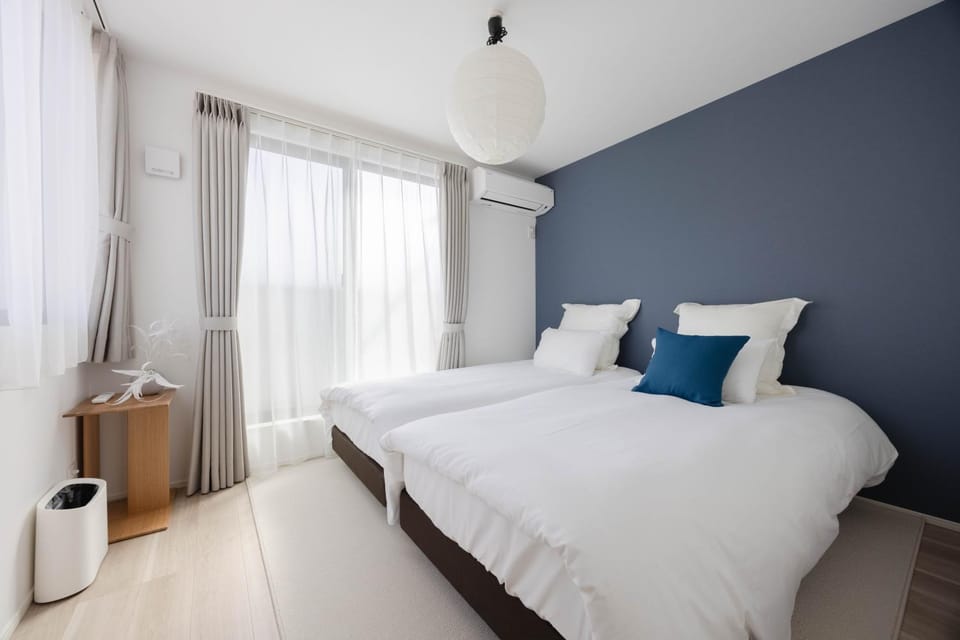 Bed, Photo of the whole room, Bedroom, air conditioner