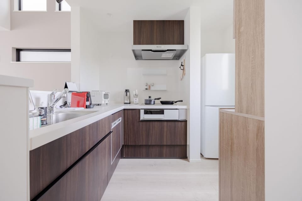 Kitchen or kitchenette, dishwasher, stove