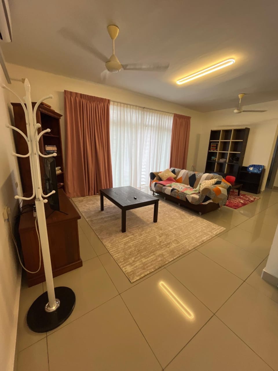 TV and multimedia, Living room, Seating area, air conditioner