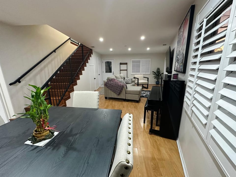 Living room, Dining area