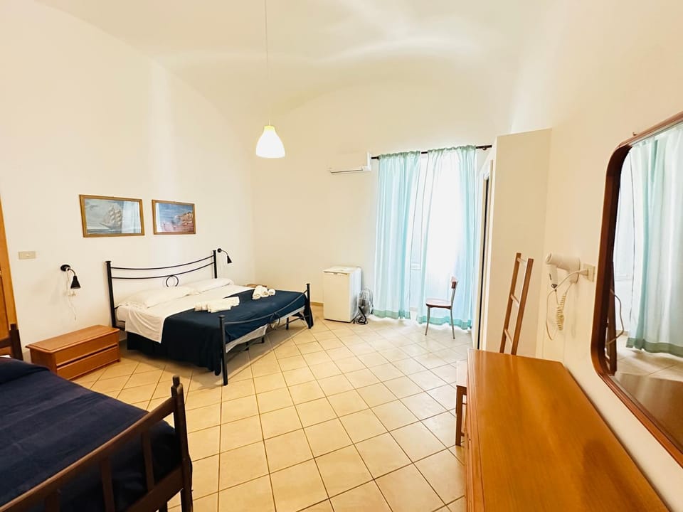 Bed, Photo of the whole room, Bedroom, air conditioner