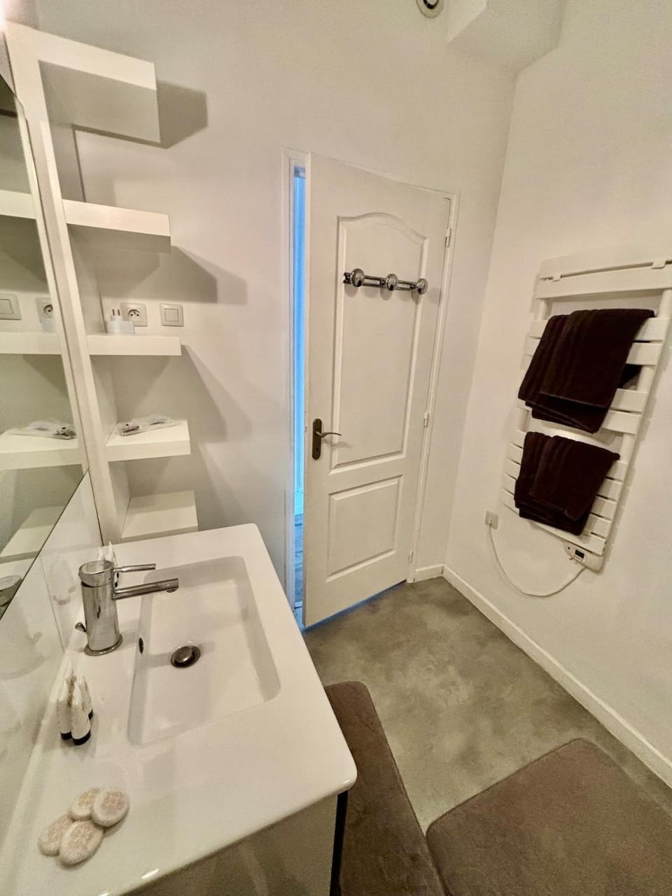 Beautiful Renovated Apartment, Internet, Tram Apartment in Lyon