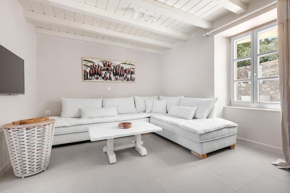 Utopia Hydra 3 Apartment in Islands