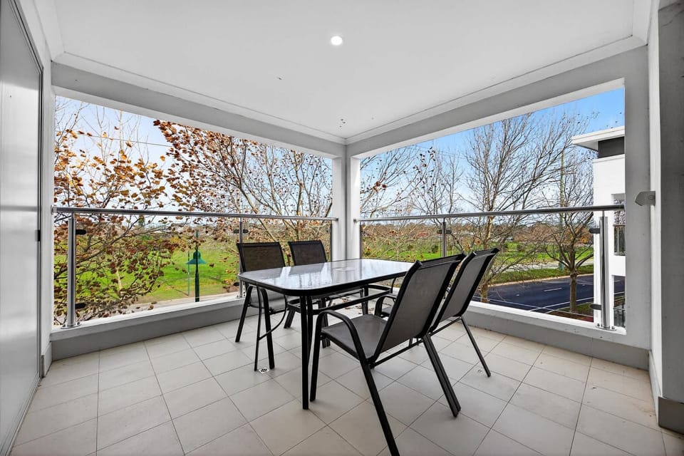 Modern Coastal Retreat 2BR Apt in Rockingham Apartment in Perth