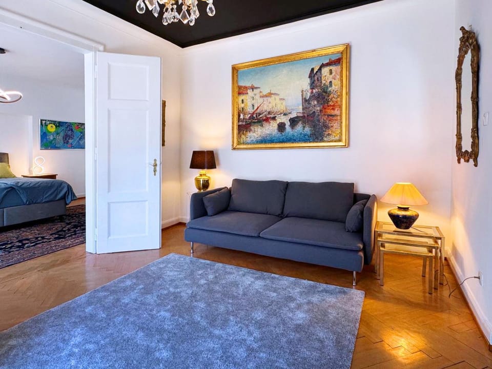 Living room, Decorative detail, Seating area