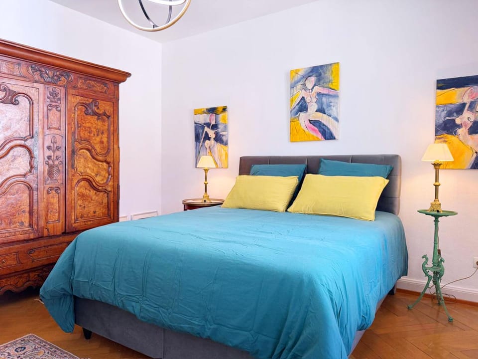 Bed, Photo of the whole room, Bedroom
