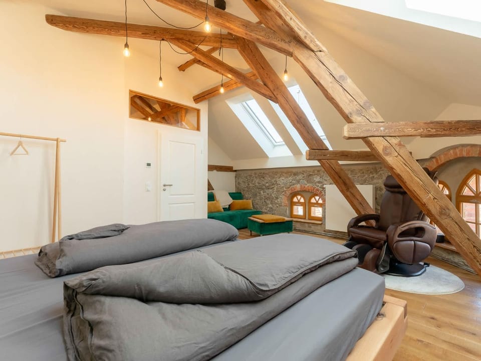 Bed, Massage, Photo of the whole room, Bedroom