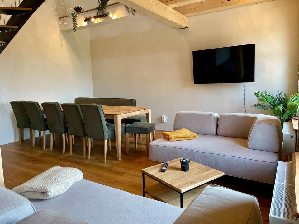 TV and multimedia, Living room, Seating area, Dining area, Evening entertainment