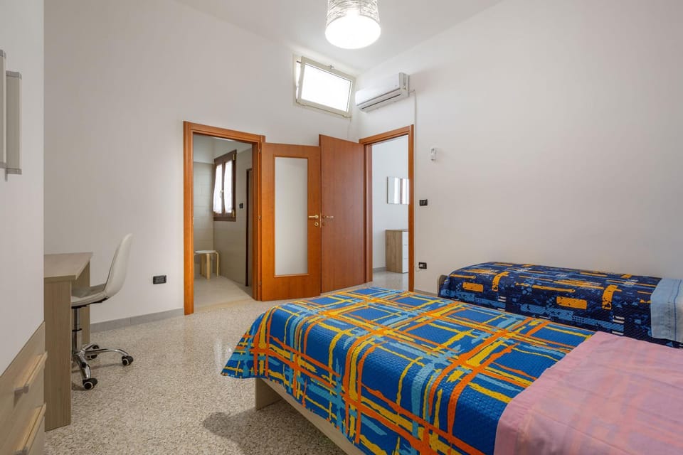 Bed, Photo of the whole room, Bedroom, air conditioner