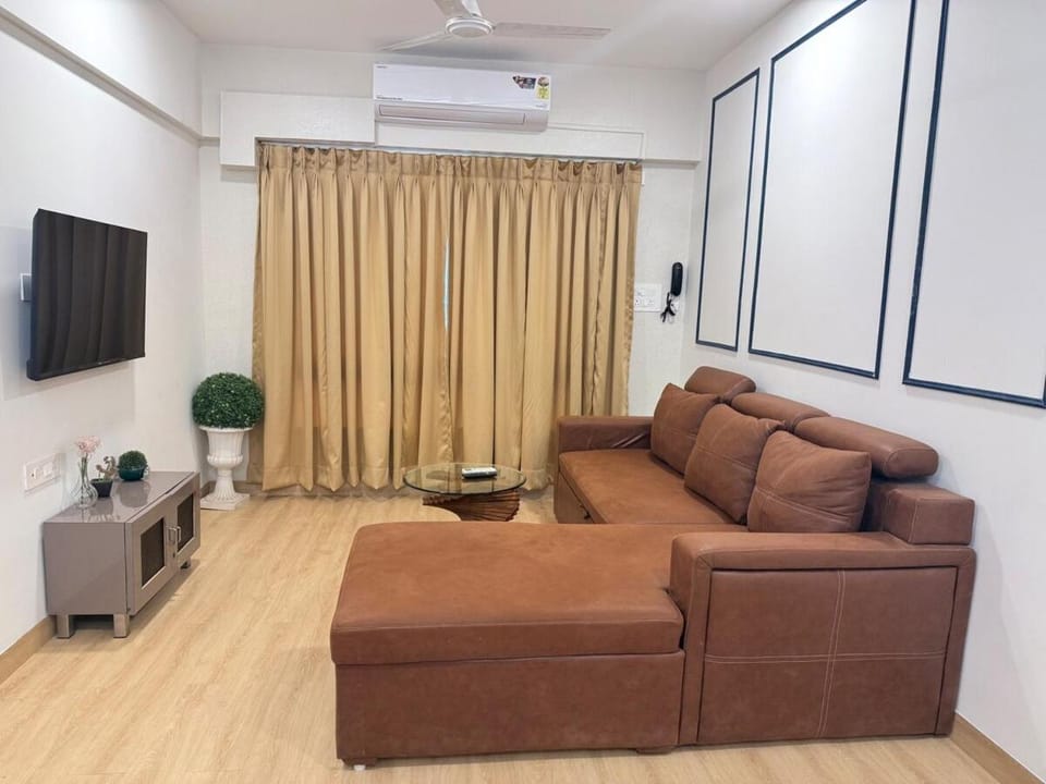 Communal lounge/ TV room, TV and multimedia, Living room, Seating area, Evening entertainment, air conditioner