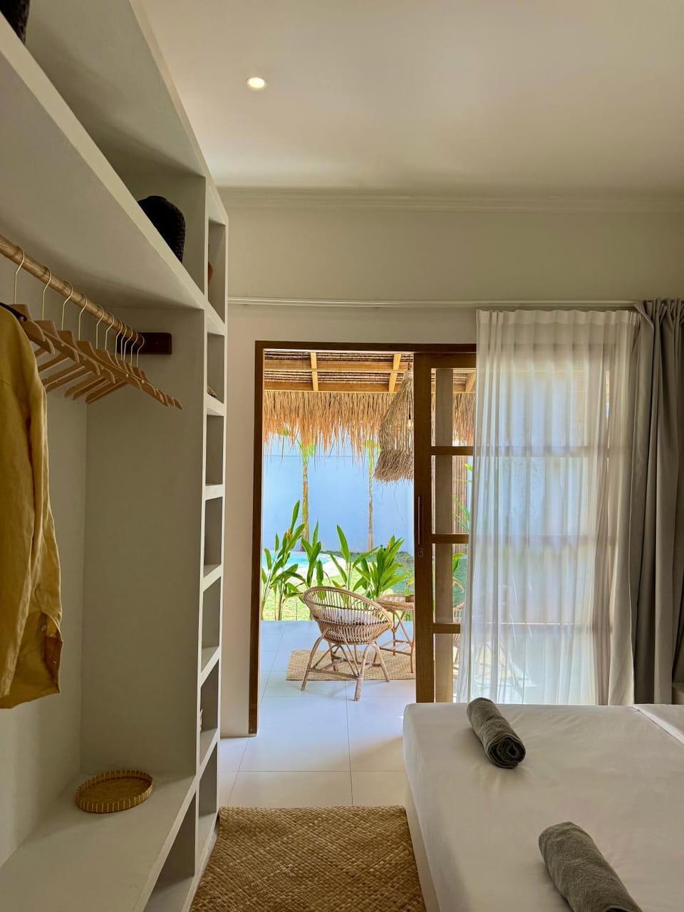 Bed, Photo of the whole room, Bedroom, towels