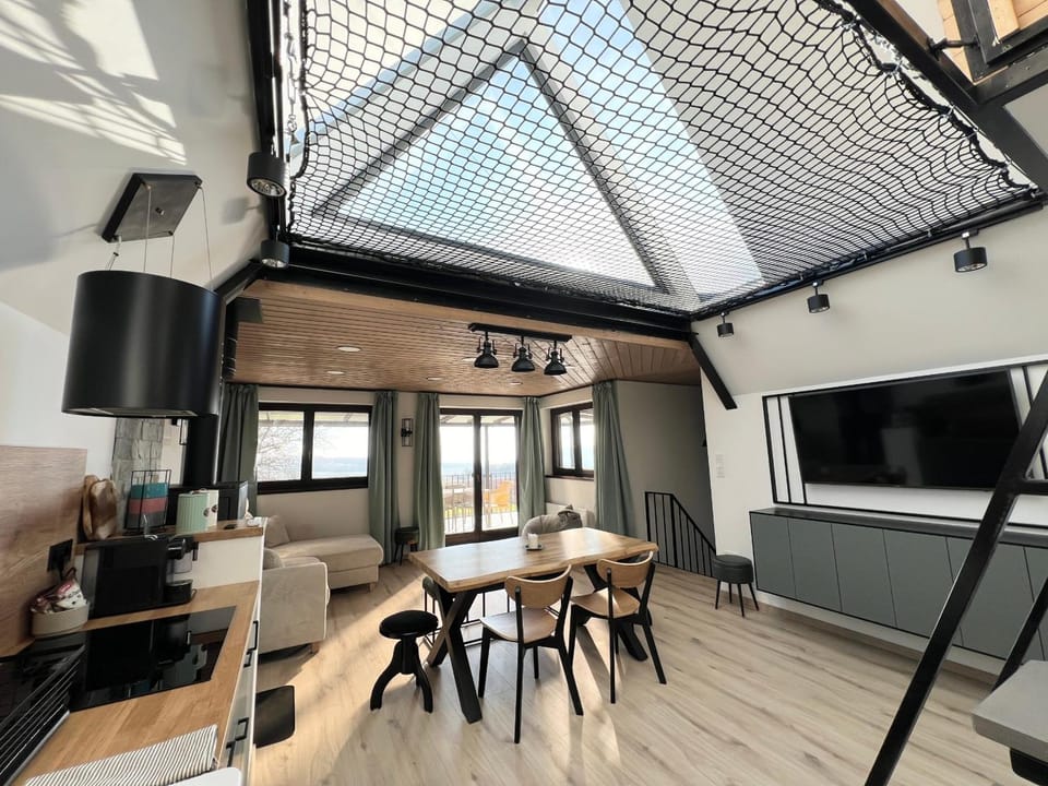 TV and multimedia, Dining area