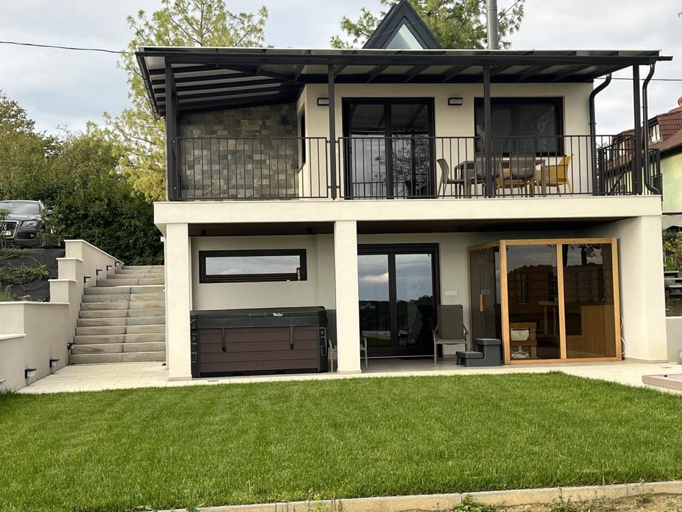 Property building, Balcony/Terrace
