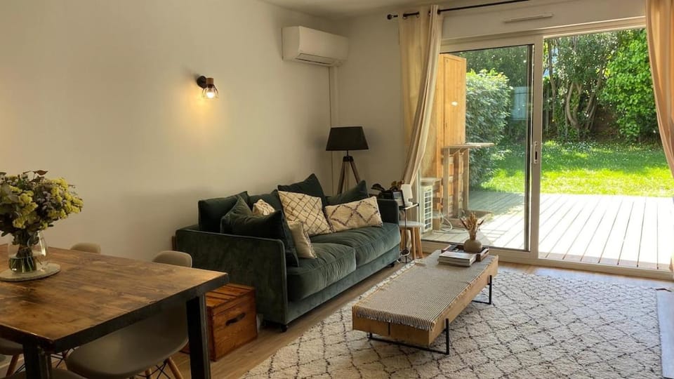 Patio, Seating area