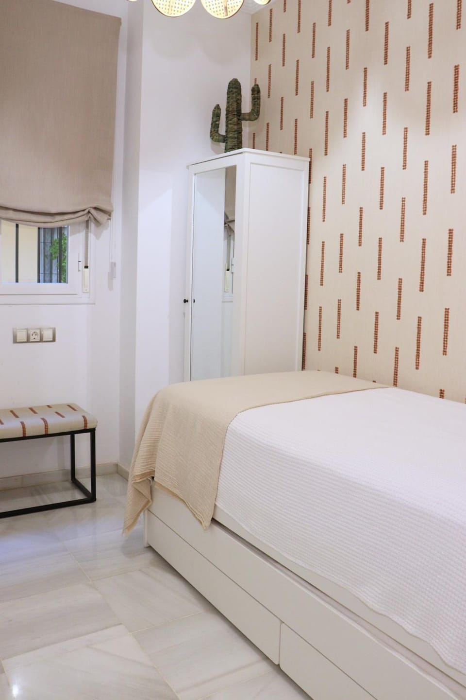 Bed, Photo of the whole room, wardrobe