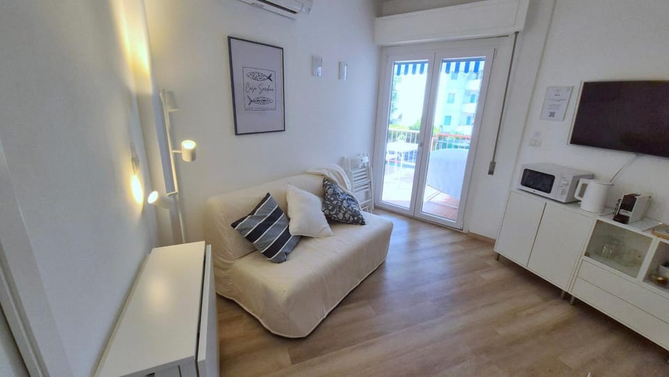 TV and multimedia, Living room, microwave