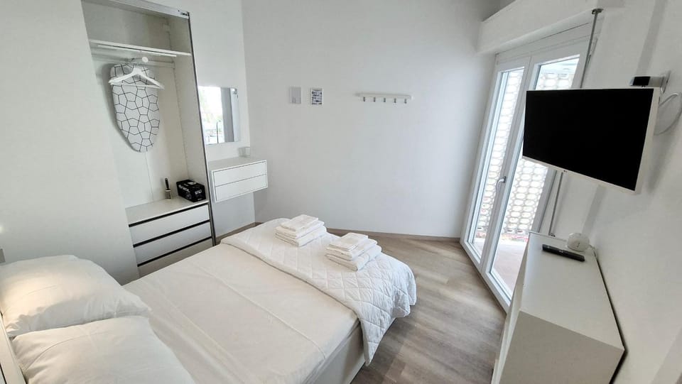 Bed, TV and multimedia, Bedroom, flat iron, towels, wardrobe