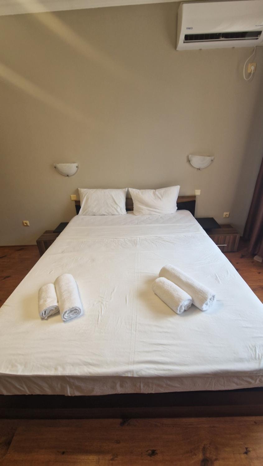 Bed, Photo of the whole room, Bedroom, towels, air conditioner
