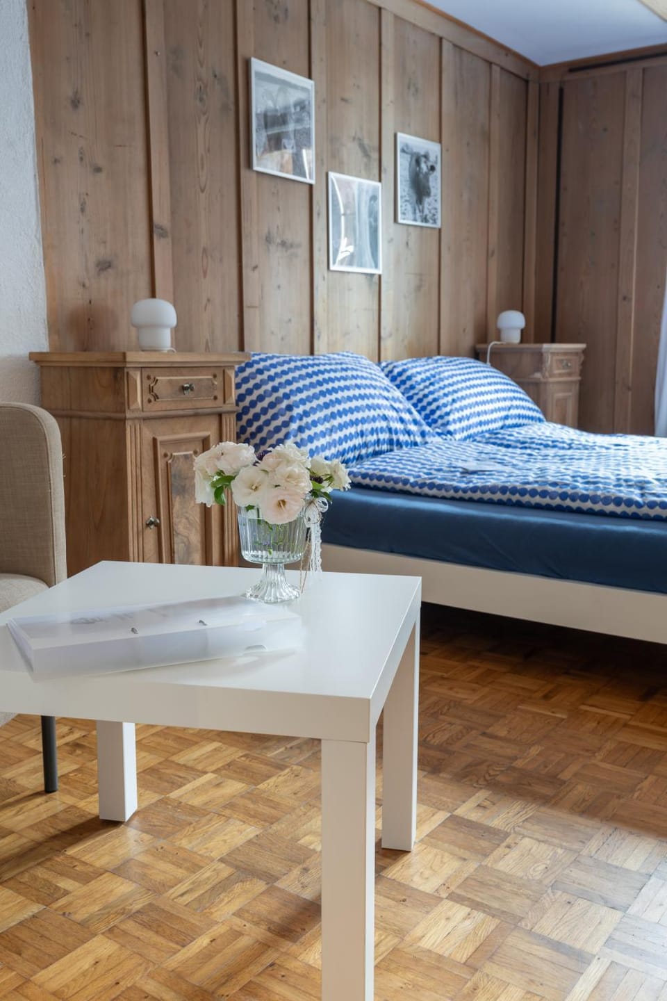 Photo of the whole room, Bedroom