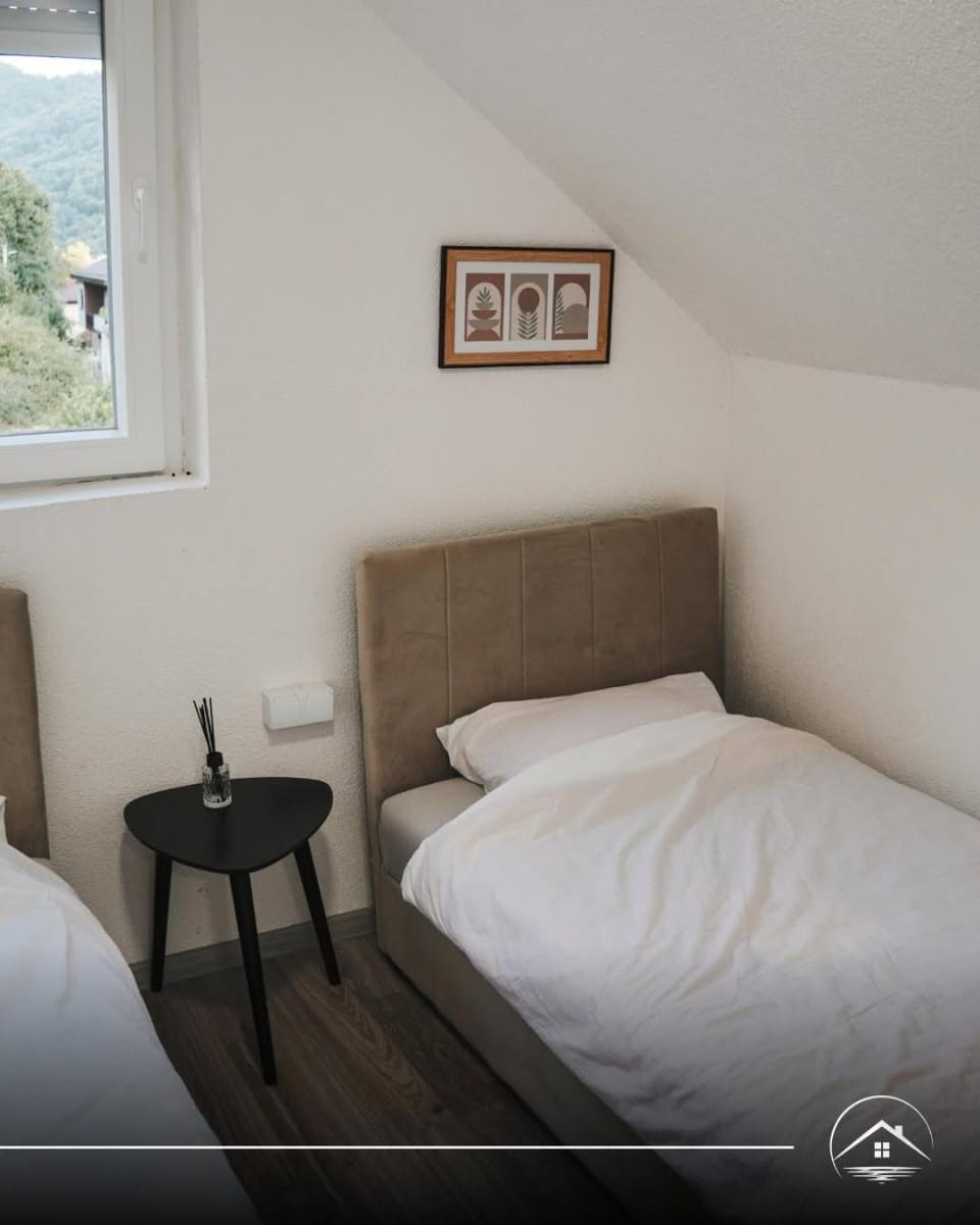 Zen Lake Boracko jezero House in Federation of Bosnia and Herzegovina