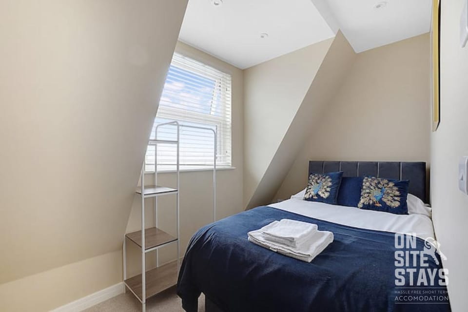 OnSiteStays 3BR Quiet Apt Ensuite & Air Con Apartment in Dartford