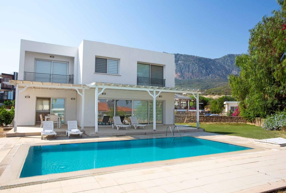 Property building, Patio, Spring, Day, Natural landscape, Balcony/Terrace, Mountain view, Pool view, Swimming pool, Swimming pool, sunbed
