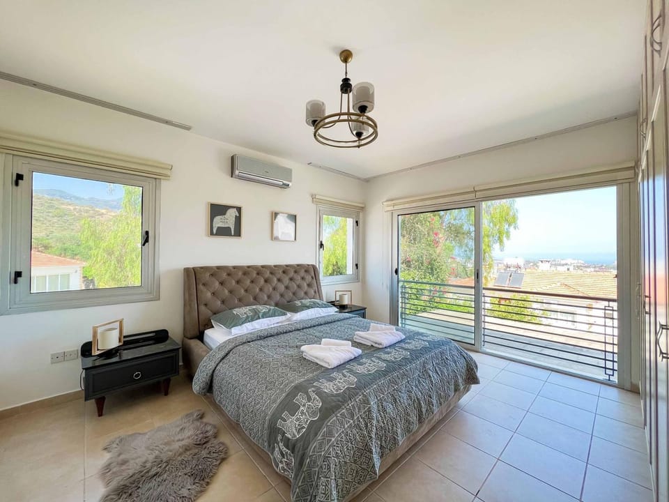Bed, View (from property/room), Balcony/Terrace, Photo of the whole room, Bedroom, air conditioner