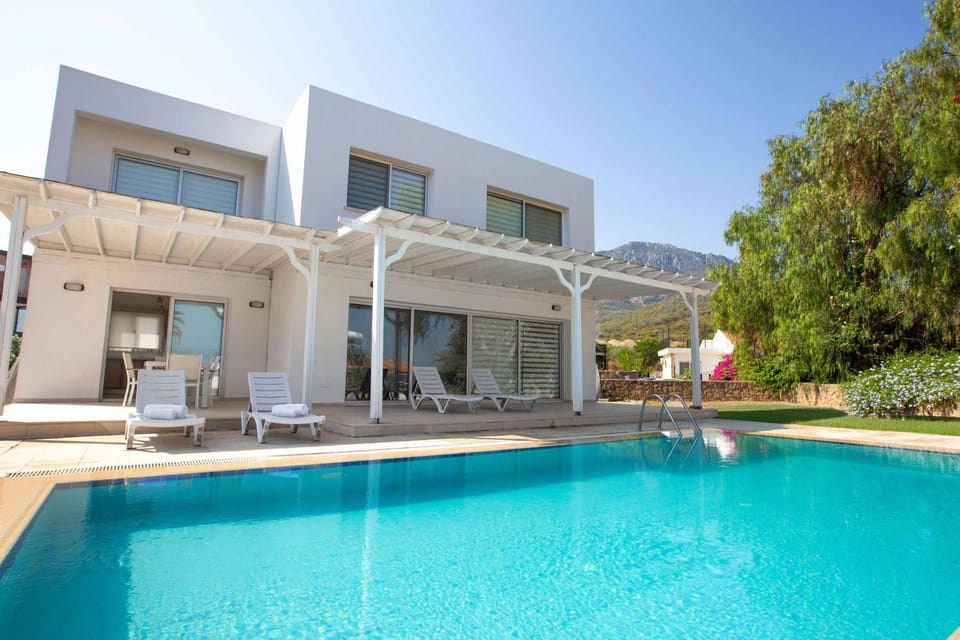 Property building, Garden, Pool view, Swimming pool, Swimming pool