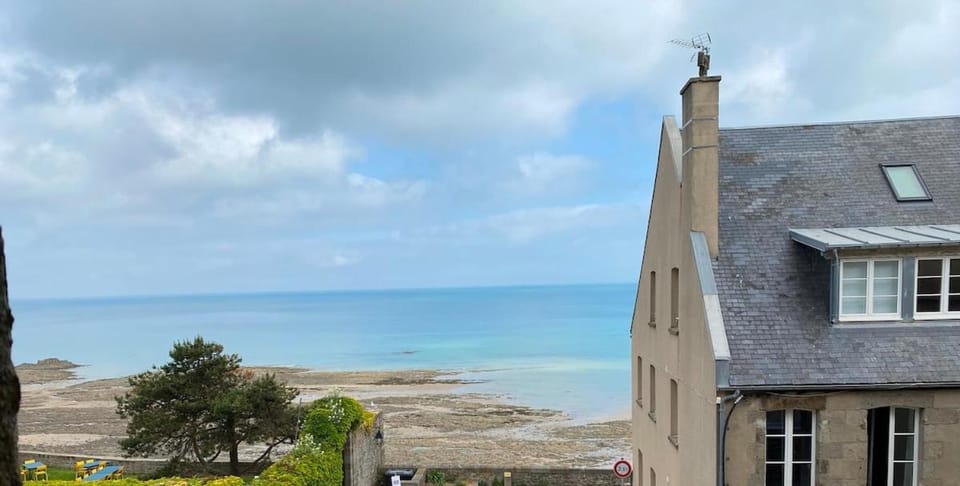 Le Parvis House in Granville