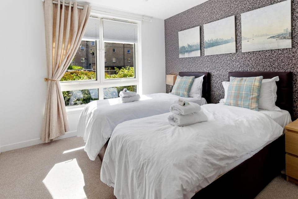 Bed, Bedroom, City view