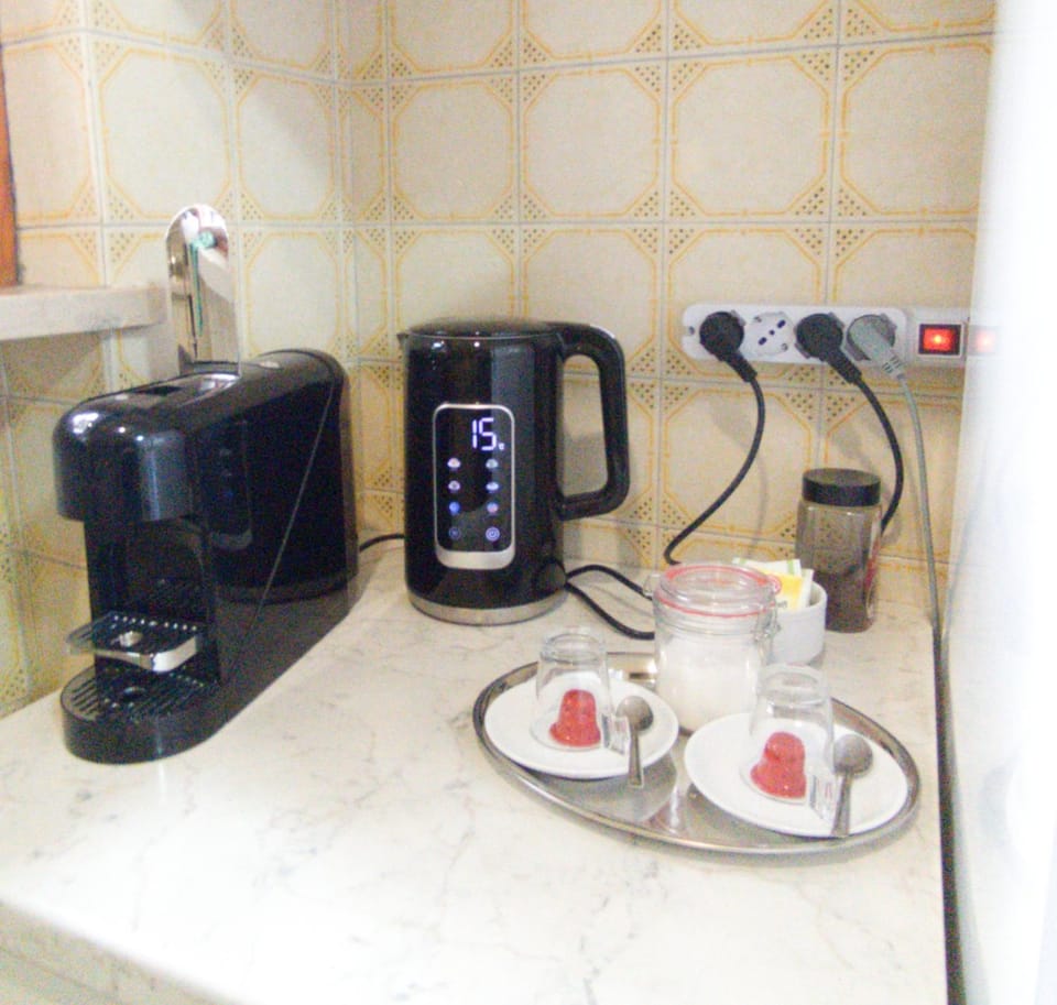 Coffee/tea facilities, Kitchen or kitchenette