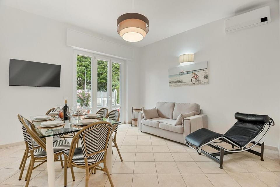 GOLDEN LUXE - Sunset by the Sea Apartment in Viareggio