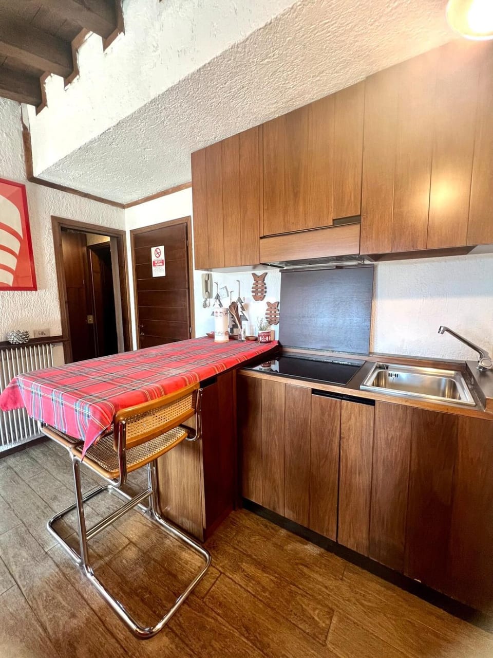 Kitchen or kitchenette, Dining area, stove