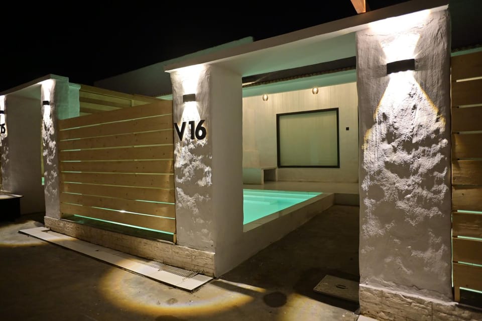 Night, Pool view