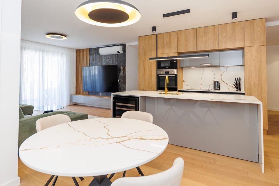 Kitchen or kitchenette, Living room, Dining area, oven