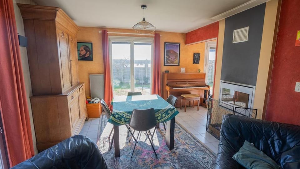 Living room, Dining area