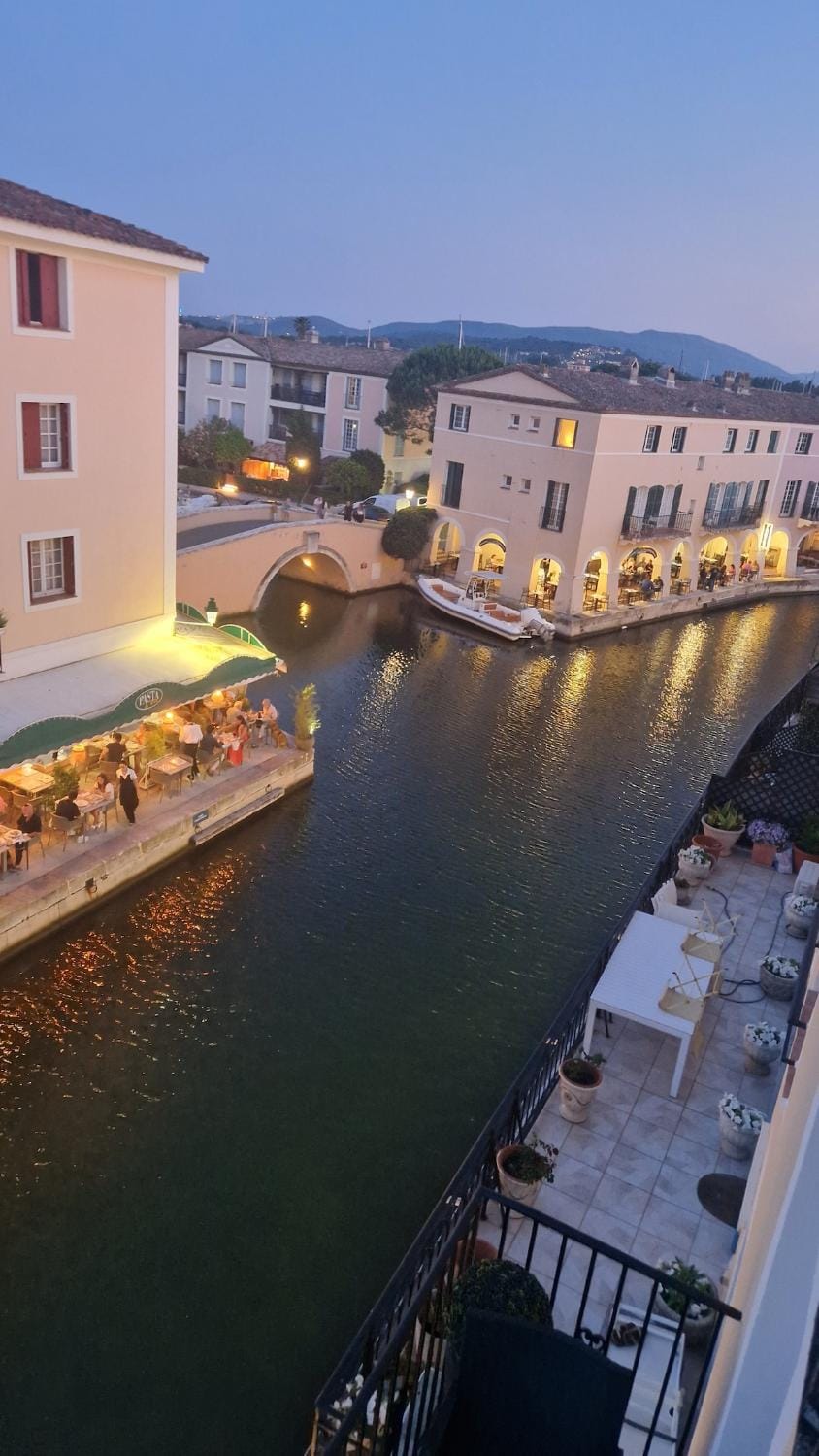Luxe - New - Centre - 100m2 - Full clim - 3BDR - 3BTHR - 3WC - pkg Apartment in Grimaud