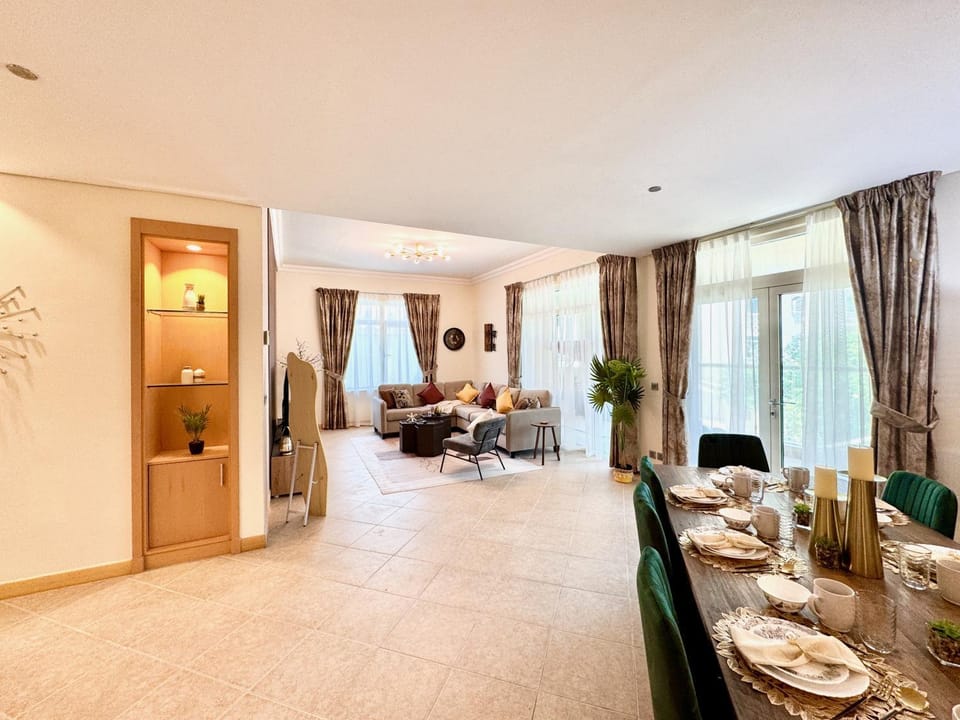 Palm Paradise Walk to Beach Apartment in Dubai
