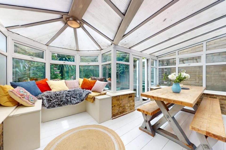 Bright 2 Bed With Patio & Backyard on Victoria Park Apartment in London Borough of Hackney