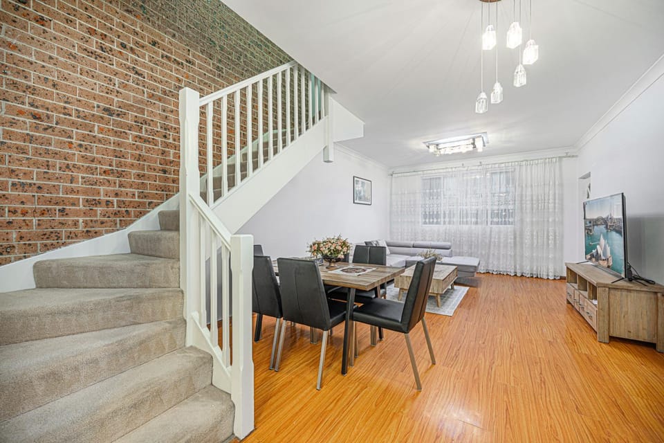 Comfort Stay in Bankstown Free Parking House in Sydney