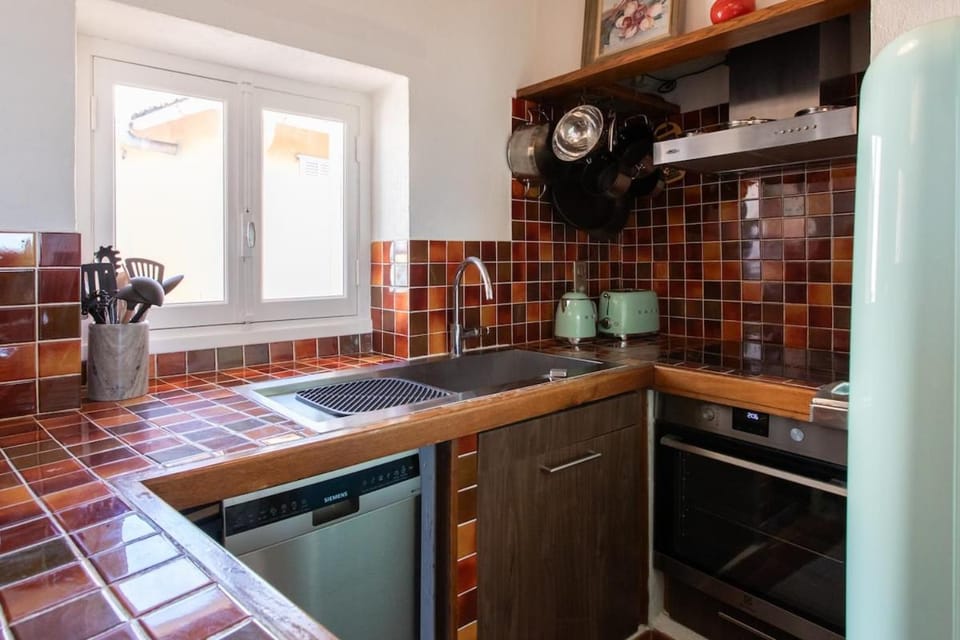 #50 Staywizus - Contesso Duplex - 1BDR, Sea View Terrace & AC Apartment in Villefranche-sur-Mer